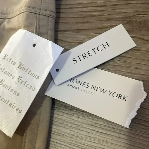 Jones New York Sport khaki Pants Tan Pockets Size 4P Casual Stretch Neutral NWT - Picture 6 of 15